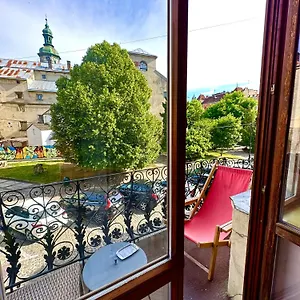 https://romantic-apartaments-n-valova-street.hotelslviv.net